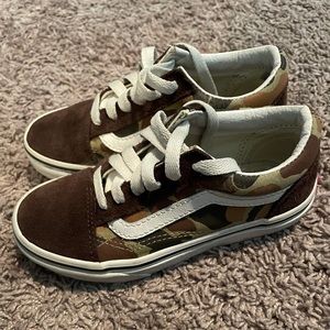 Boys vans camo shoes 12.5